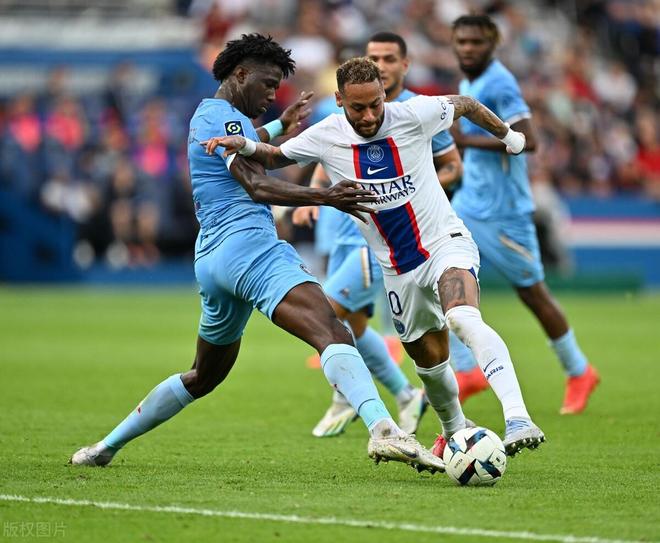 九游APP比赛局势复杂引发热议！，内马尔在切尔西比赛中刷新纪录观众掌声雷动的简单介绍