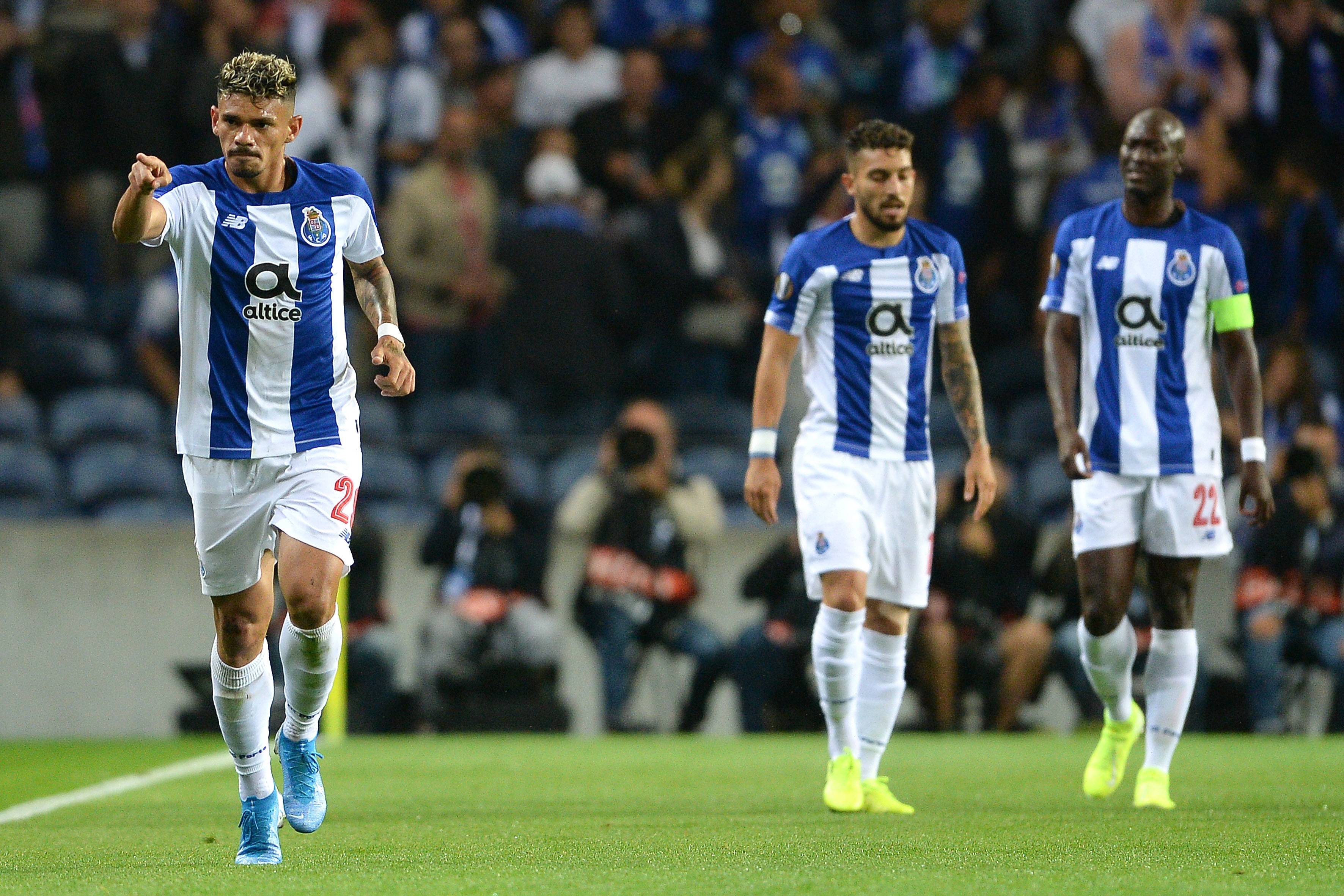  里昂发布备战花絮，今晨完成体检，欧冠任务艰巨，阵容厚度经受考验