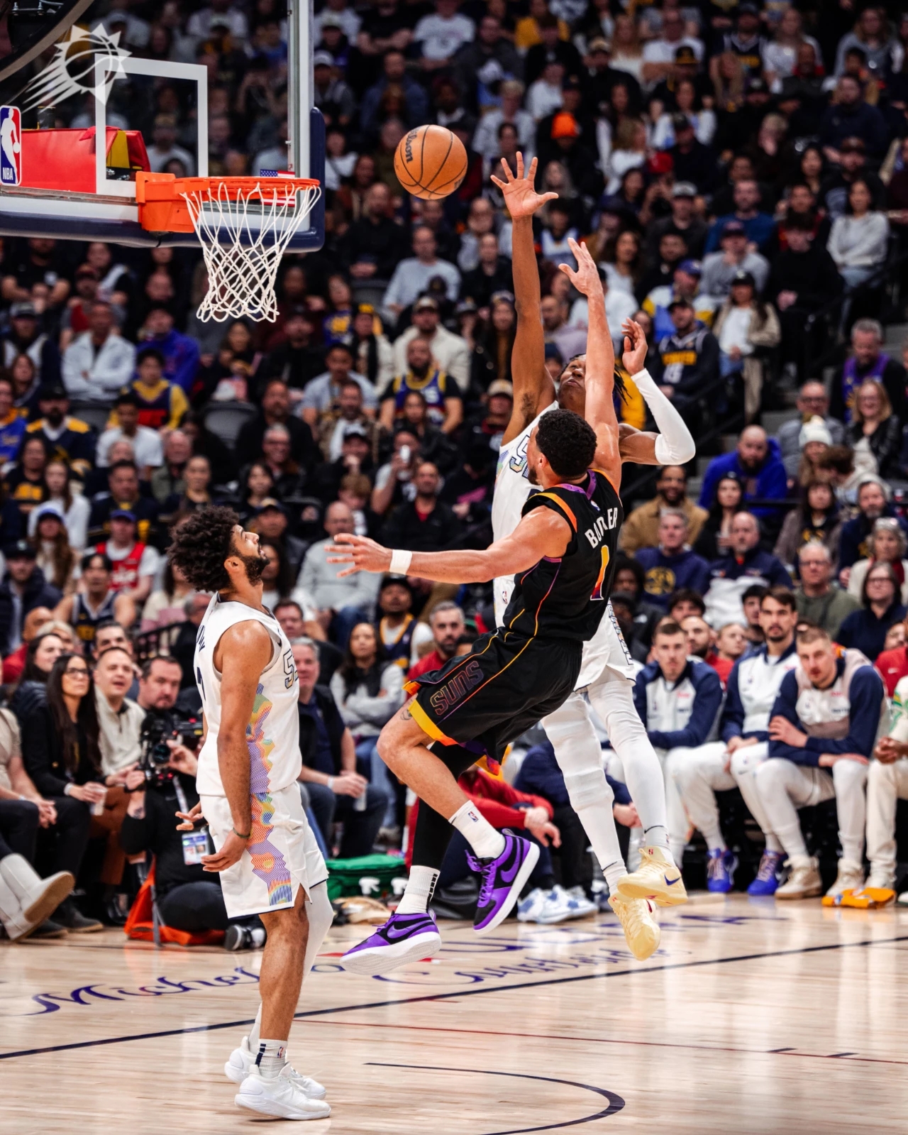 九游APP冲刺阶段体能课后，丹佛掘金战术微调备战NBA常规赛，信心回归，更衣室氛围转暖的简单介绍